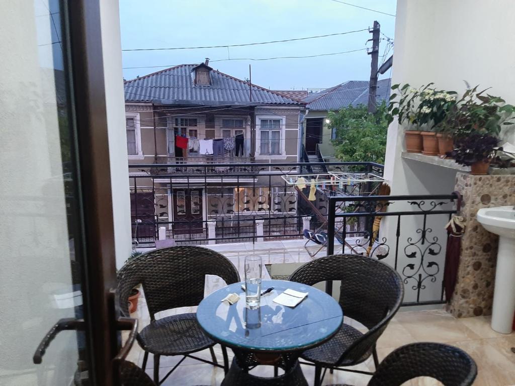 Tamriko Apartment room 2